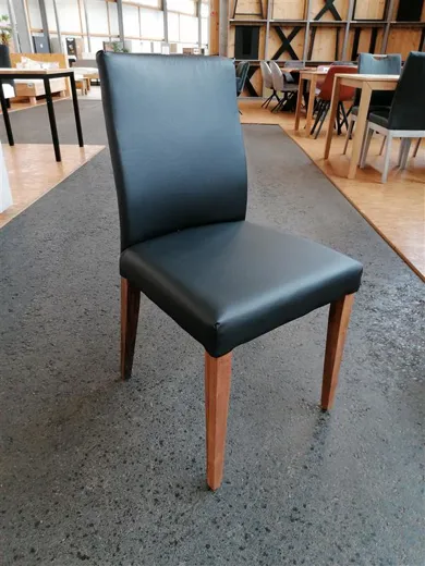 Stuhl Amanda Leder Füsse Nussbaum