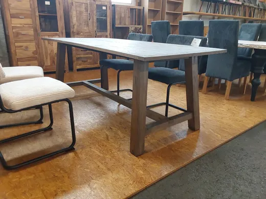 Tisch Riva