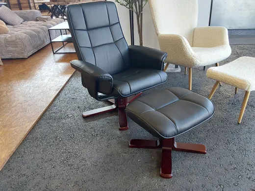 Fernsehsessel mit Hocker